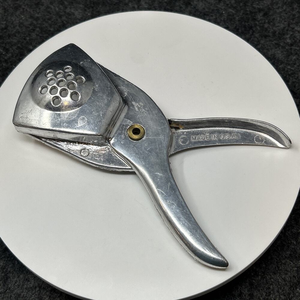 VTG Irvin Ware Aluminum Hand Held Citrus Lemon Lime Squeezer Juicer Made in USA
